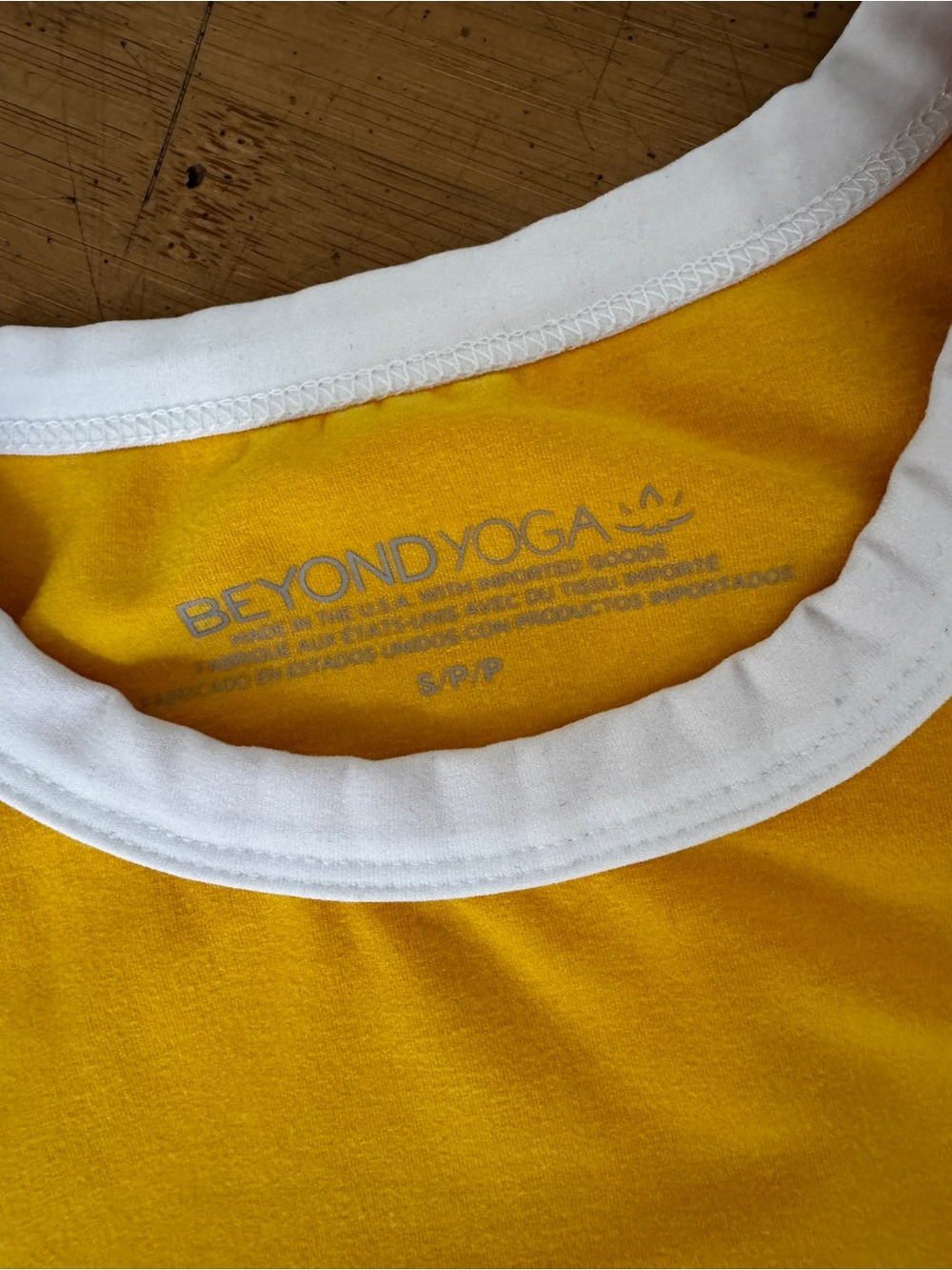 BEYOND YOGA yellow white mini tennis dress with built in bra - Picture 4 of 4